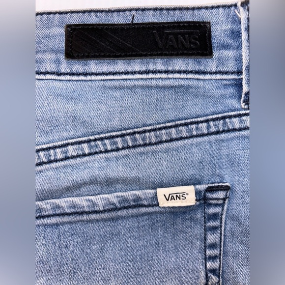 Vans "destroyed mini" denim shorts‎ - Picture 3 of 5